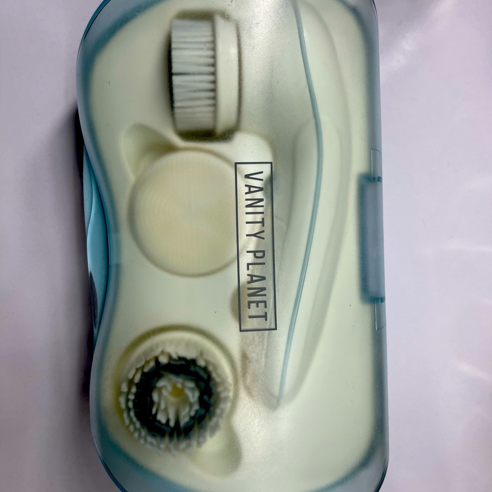 Vanity Planet Facial Brush